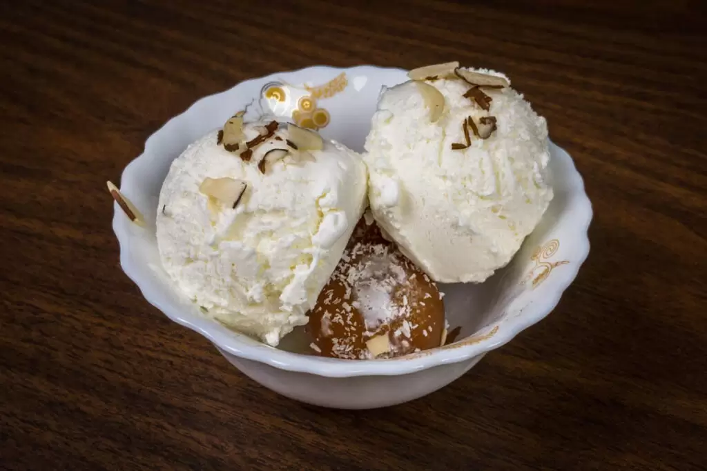 gulab-jamun-ice-cream-1024x683