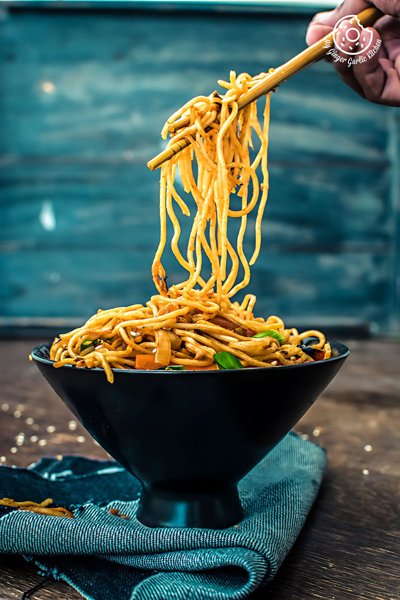800px-veg-chezwan-noodles-recipe-9