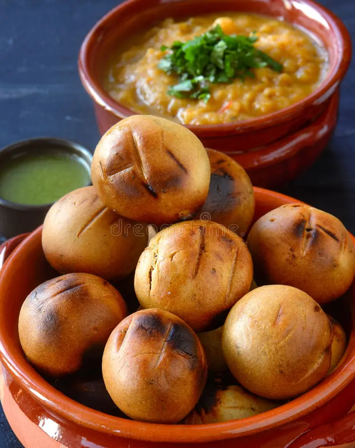 litti-bihar-eastern-uttar-pradesh-also-know-as-bati-elsewhere-india-litti-can-be-enjoyed-chokha-type-158606549