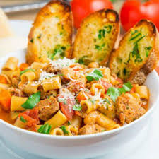 PASTA WITH GARLIC BREAD
